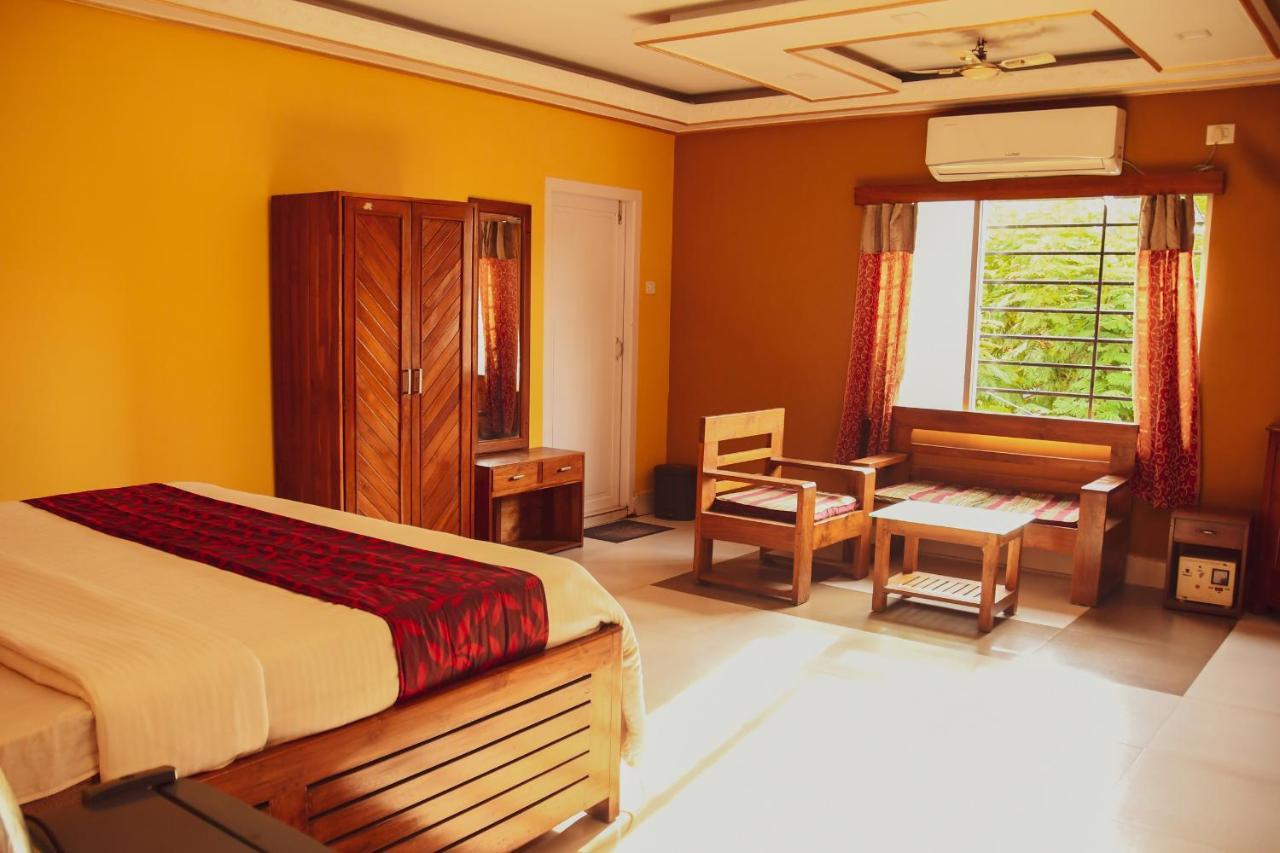 Hotel Nakshatra Karimganj Bagian luar foto